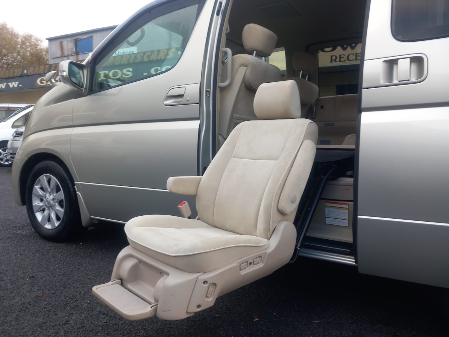 Used Nissan Elgrand 2025 for sale - 76696640: Photo 10