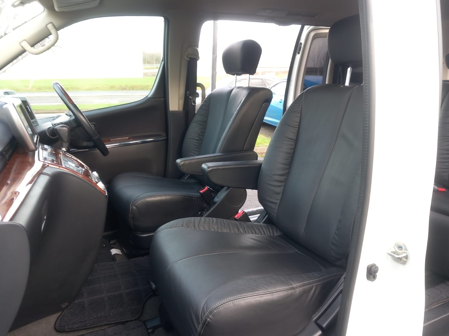 Used Nissan Elgrand 2010 for sale - 76904721: Photo 26