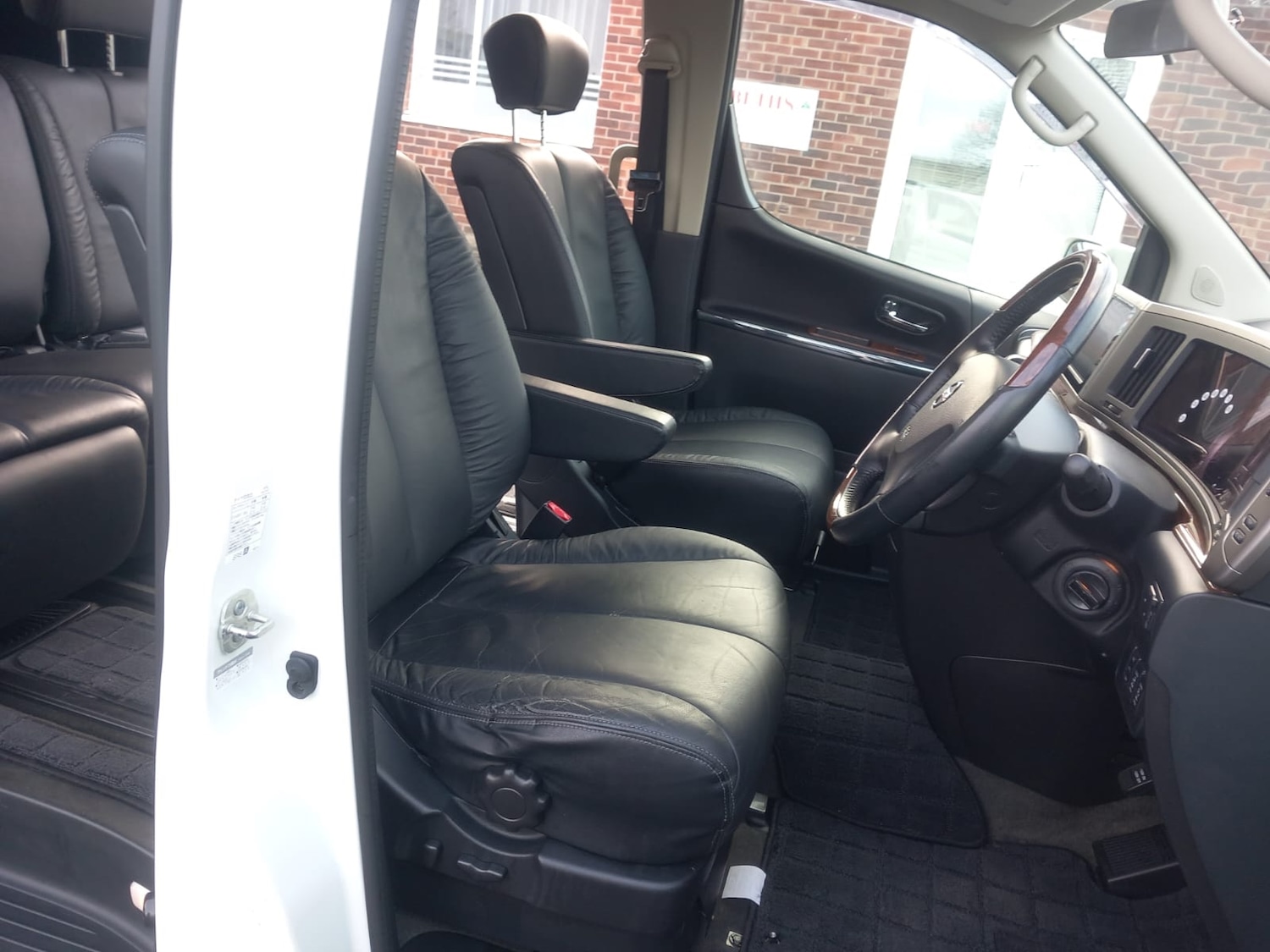 Used Nissan Elgrand 2010 for sale - 76904721: Photo 28