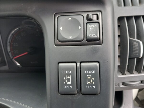 Used Nissan Serena 2009 for sale - 70777145: Photo 25