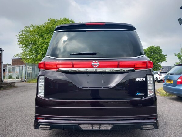 Used Nissan Elgrand 2010 for sale - 71054639: Photo 2
