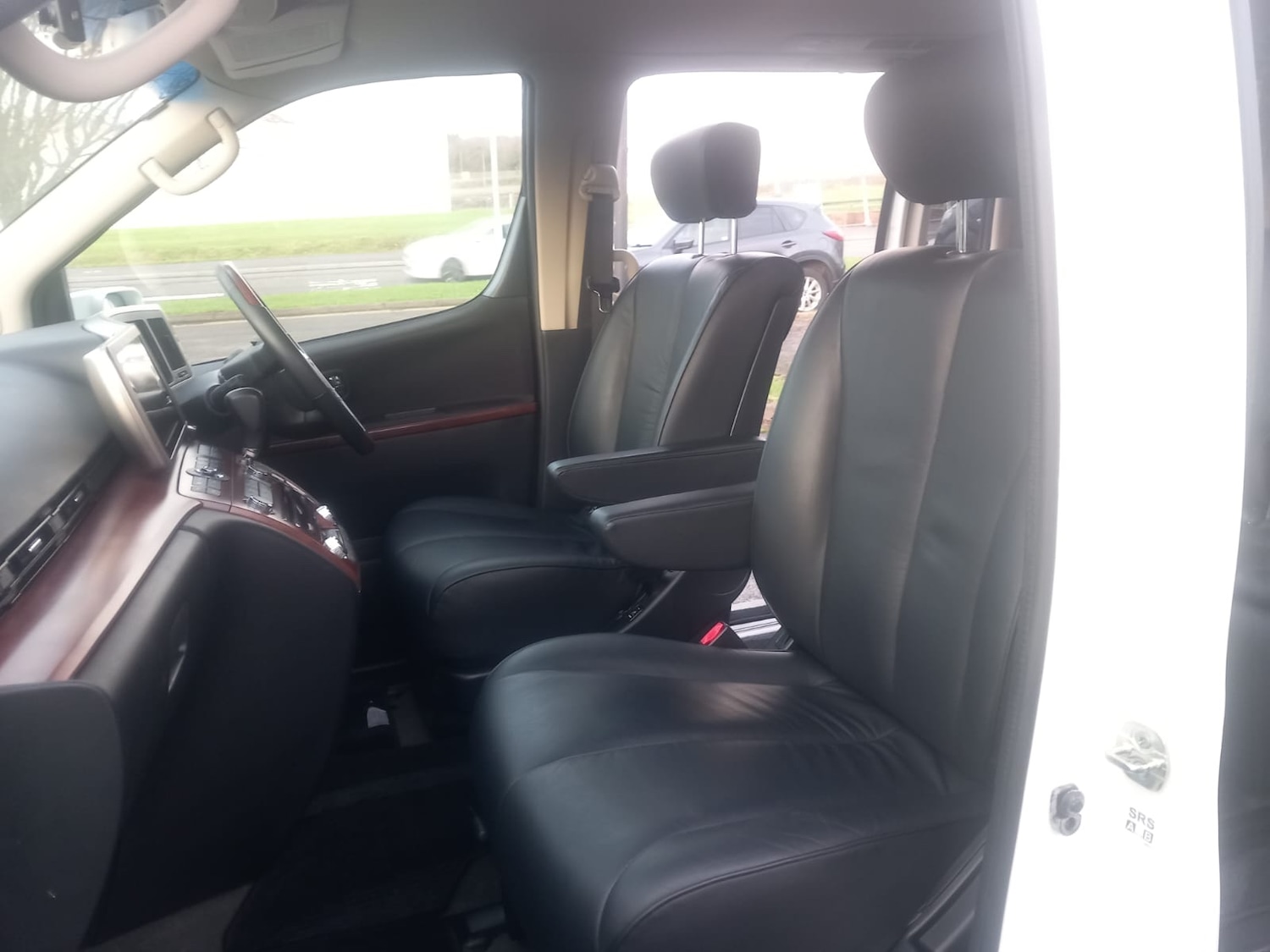 Used Nissan Elgrand 2025 for sale - 76878159: Photo 17