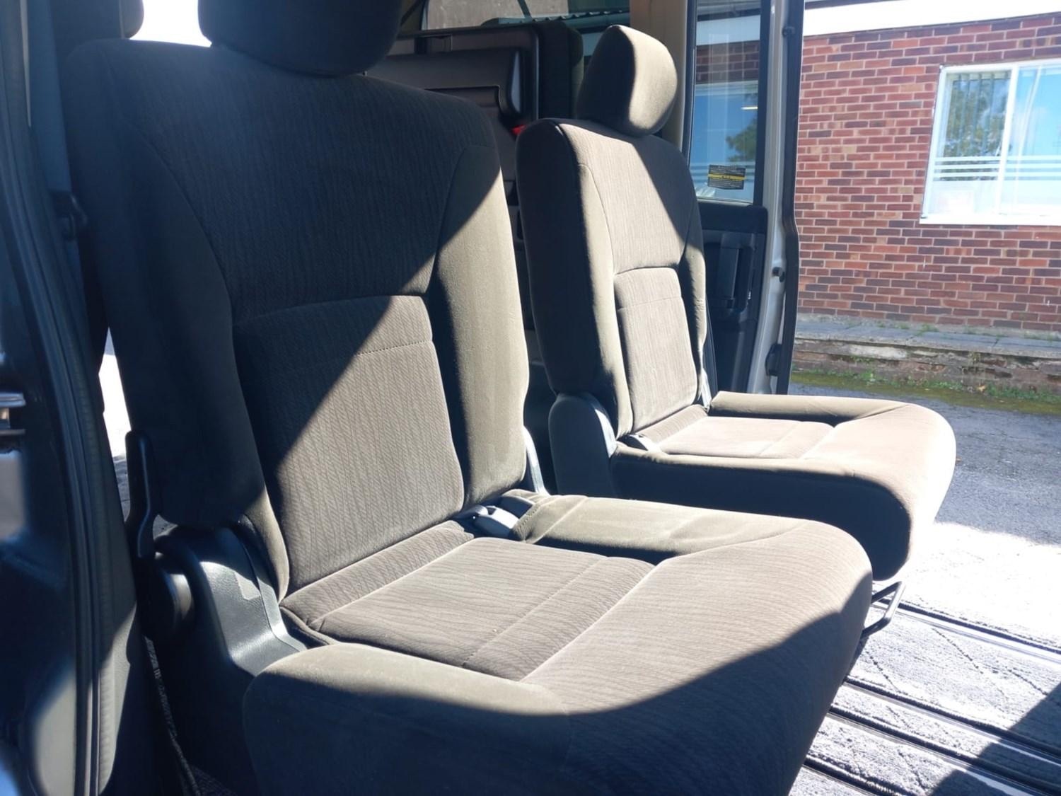 Used Nissan Serena 2010 for sale - 76309978: Photo 25