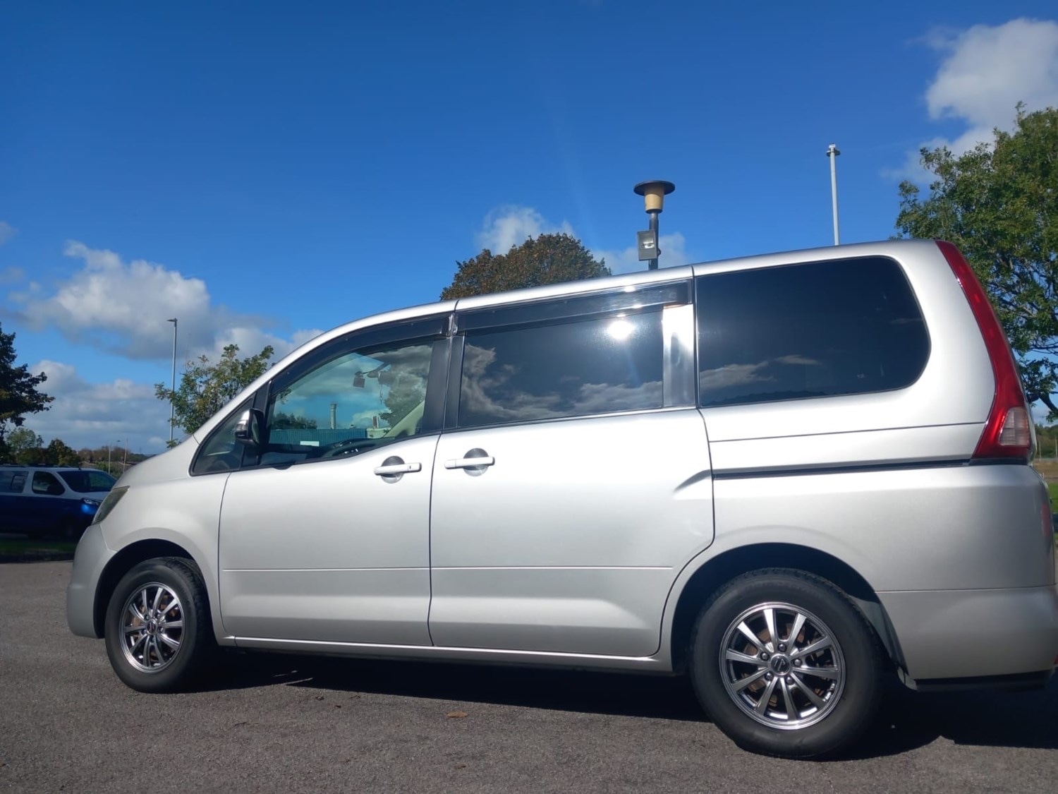 Used Nissan Serena 2010 for sale - 76309978: Photo 3