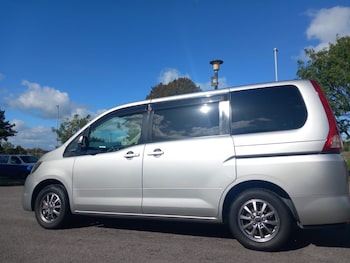 Used Nissan Serena 2010 for sale - 76309978: Photo 3