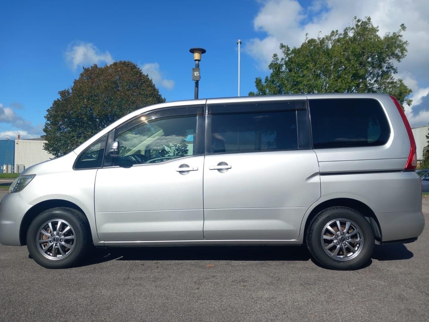 Used Nissan Serena 2010 for sale - 76309978: Photo 5