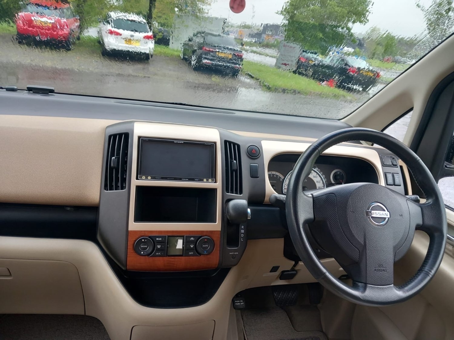 Used Nissan Serena 2006 for sale - 76309861: Photo 5