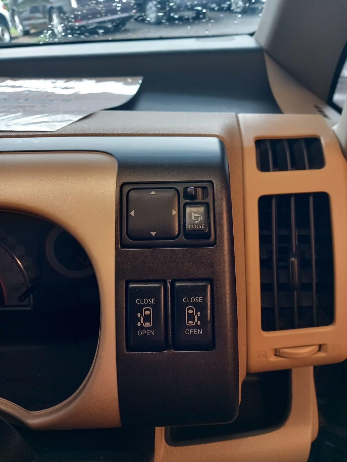 Used Nissan Serena 2006 for sale - 76309861: Photo 6