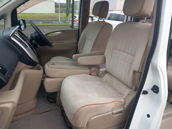 Used Nissan Serena 2010 for sale - 73492304: Photo 13