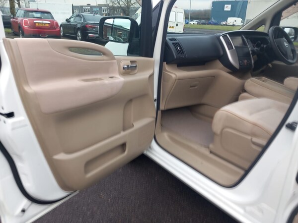 Used Nissan Serena 2010 for sale - 73492304: Photo 31
