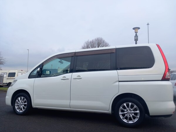 Used Nissan Serena 2010 for sale - 73492304: Photo 3
