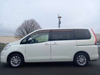 Used Nissan Serena 2010 for sale - 73492304: Photo