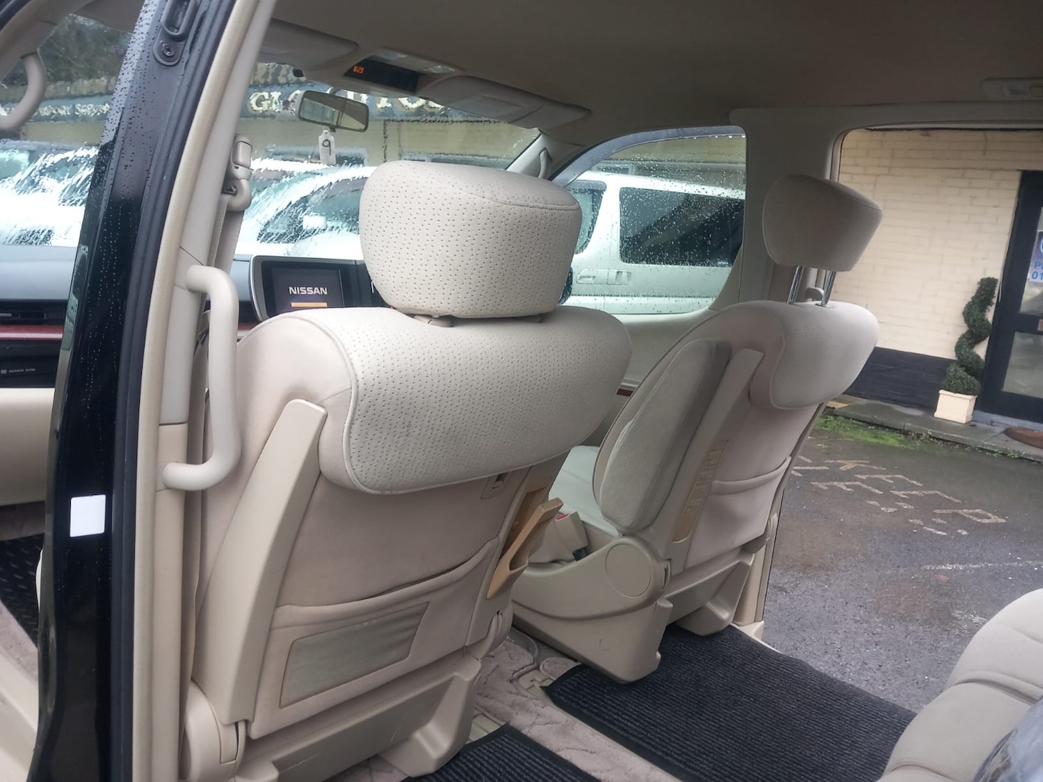 Used Nissan Elgrand 2021 for sale - 76980330: Photo 11