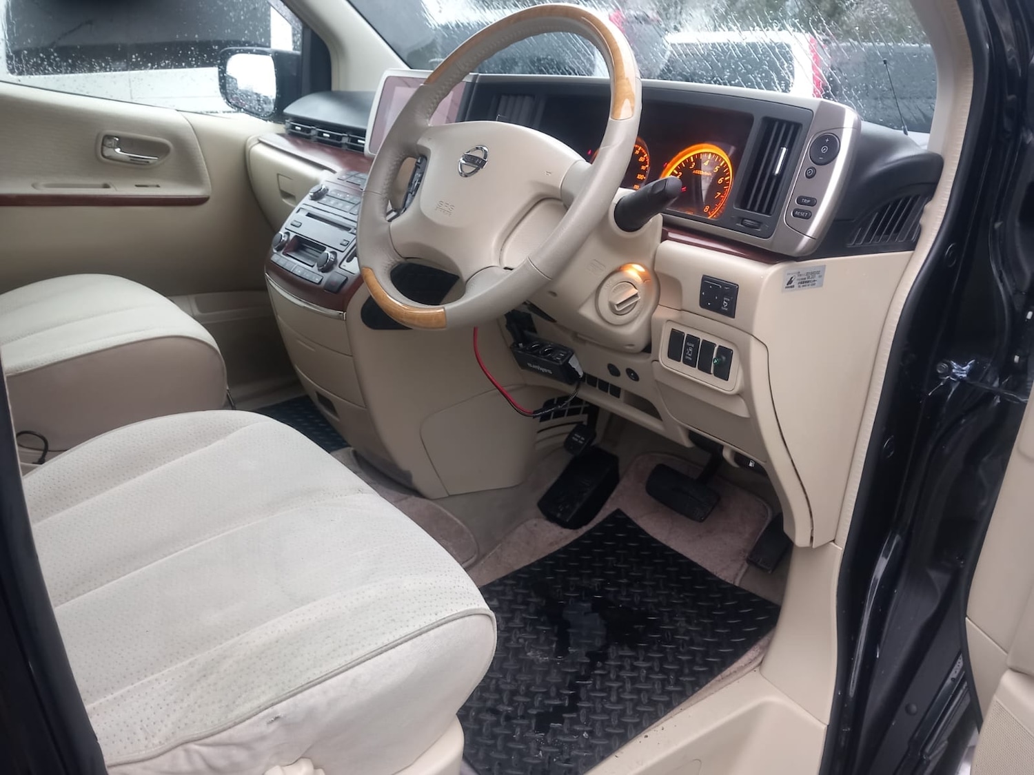 Used Nissan Elgrand 2021 for sale - 76980330: Photo 9
