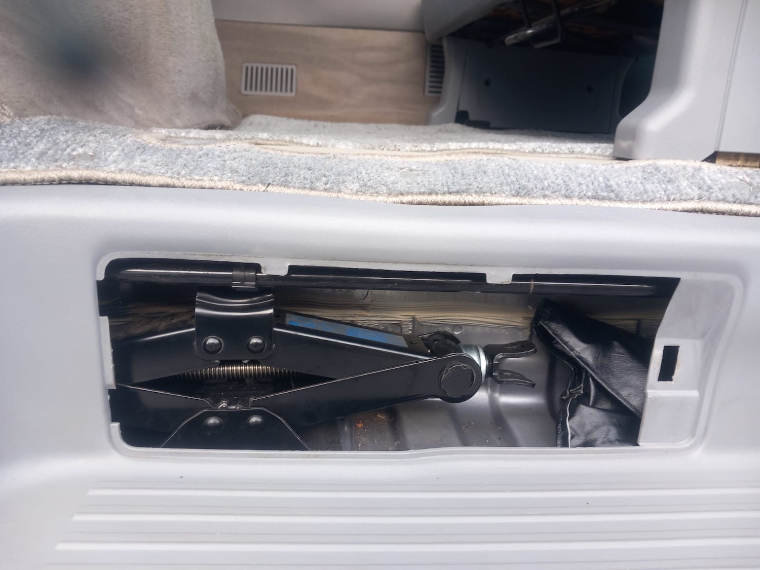 Used Mazda Bongo 2025 for sale - 77024050: Photo 8