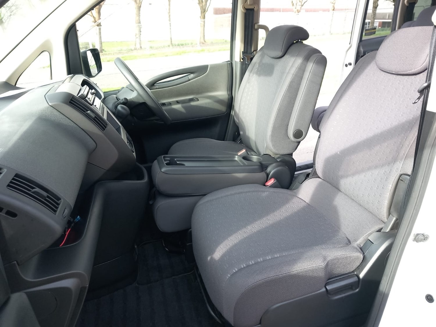Used Nissan Serena 2006 for sale - 76309800: Photo 10