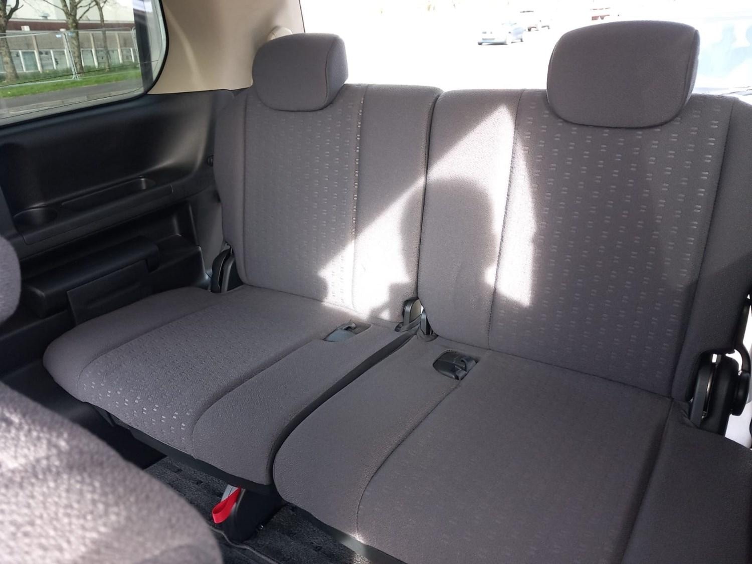 Used Nissan Serena 2006 for sale - 76309800: Photo 12