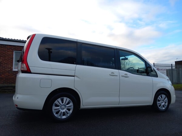 Used Nissan Serena 2010 for sale - 73354494: Photo 17