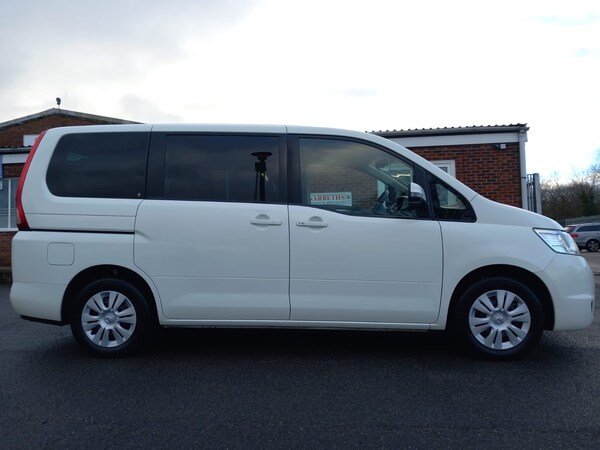 Used Nissan Serena 2010 for sale - 73354494: Photo 18