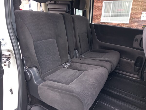 Used Nissan Serena 2010 for sale - 73354494: Photo 25
