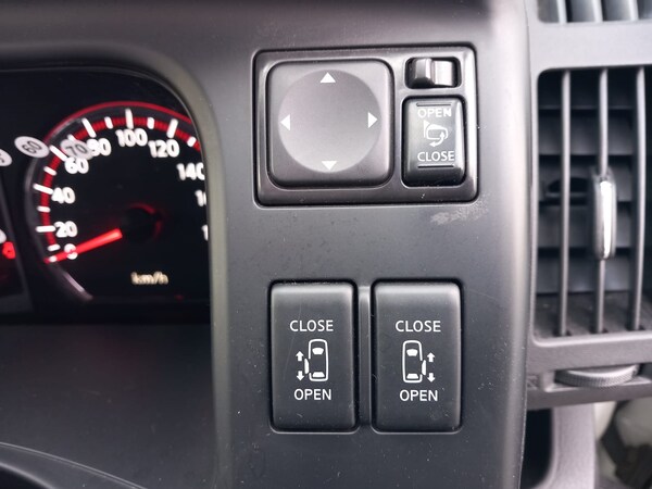 Used Nissan Serena 2010 for sale - 73354494: Photo 9