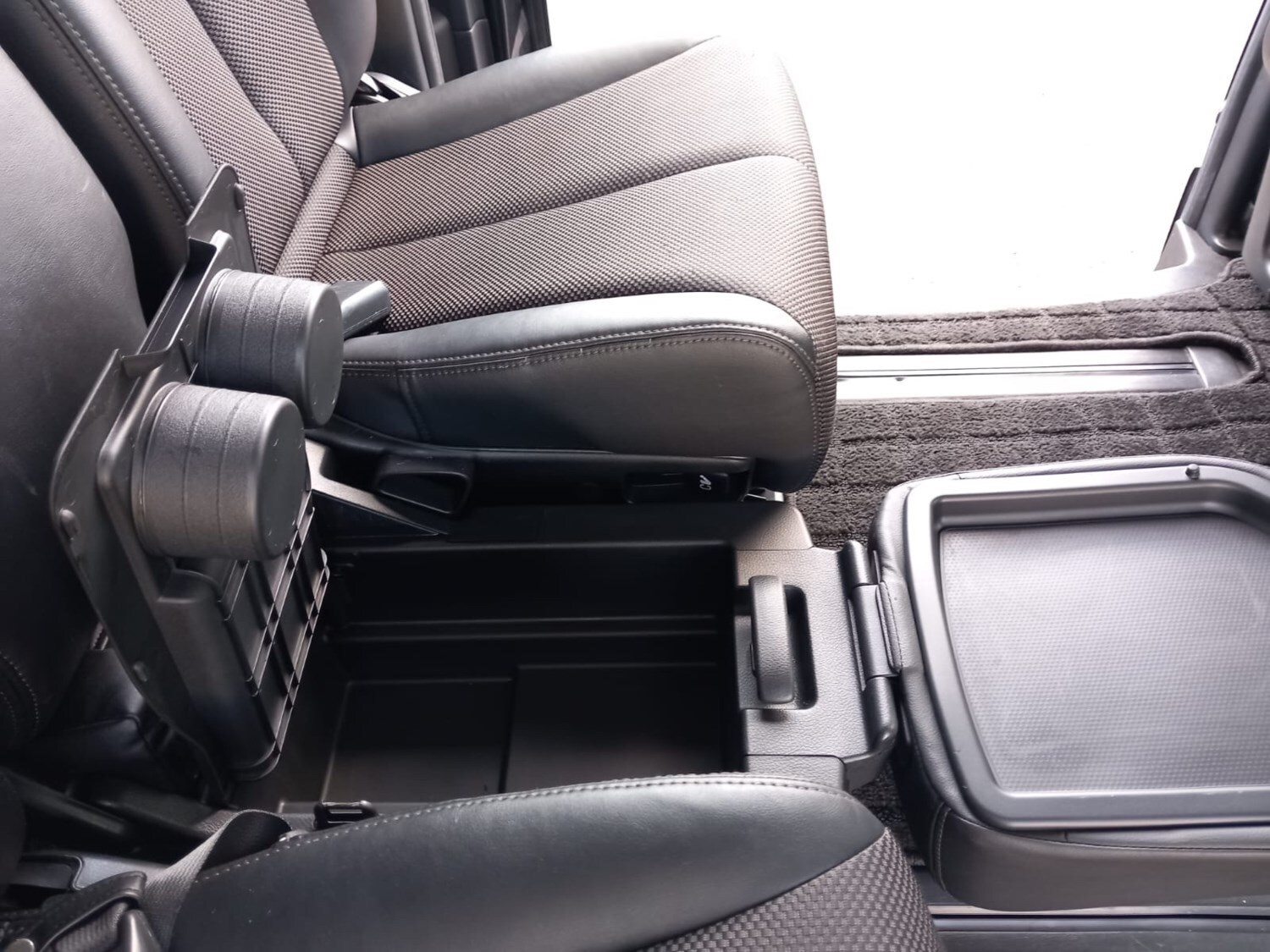 Used Nissan Elgrand 2005 for sale - 76316562: Photo 16