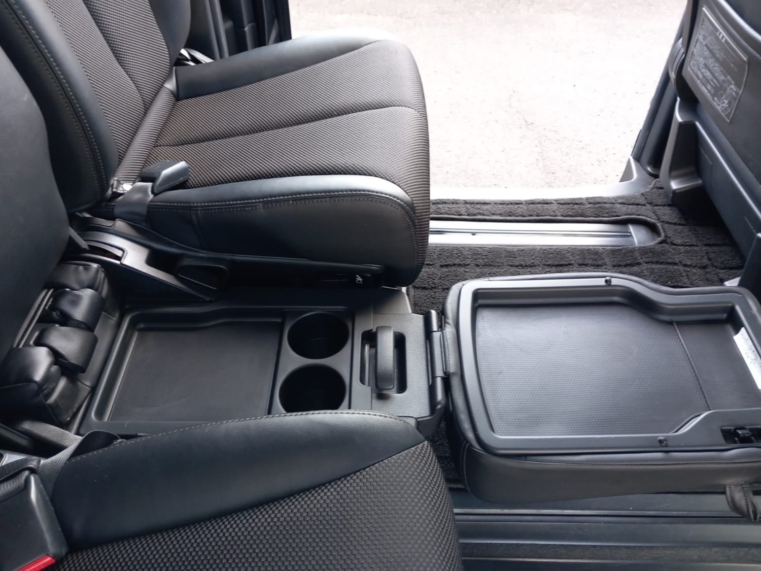 Used Nissan Elgrand 2005 for sale - 76316562: Photo 17