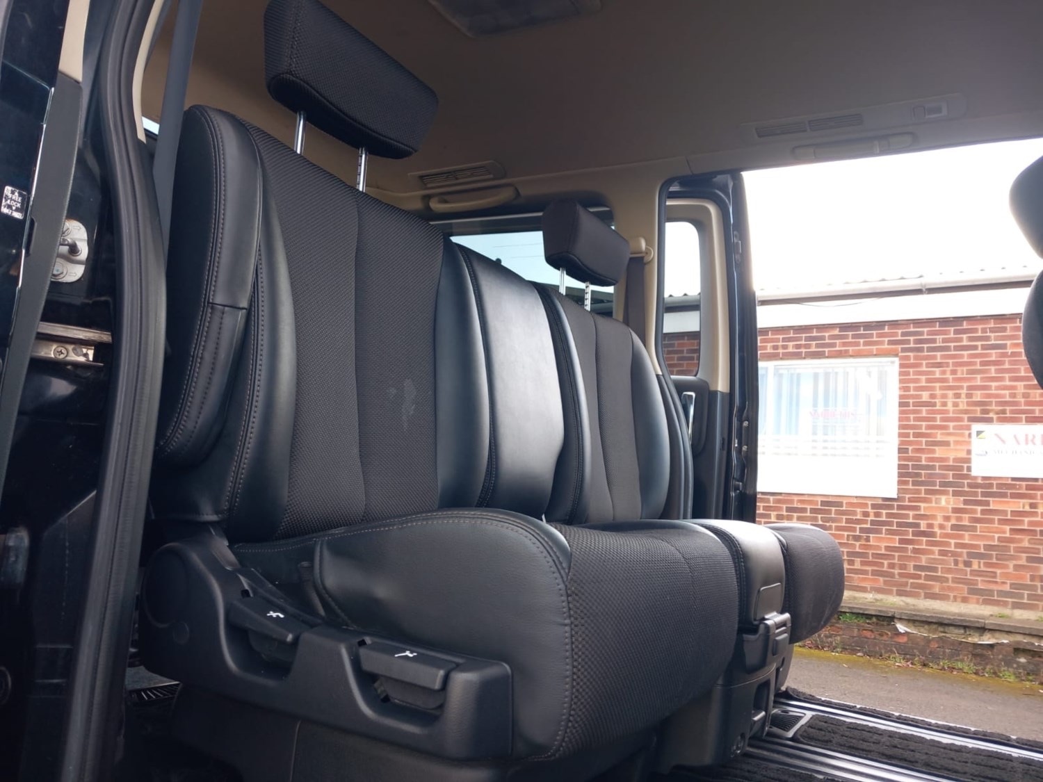 Used Nissan Elgrand 2005 for sale - 76316562: Photo 19