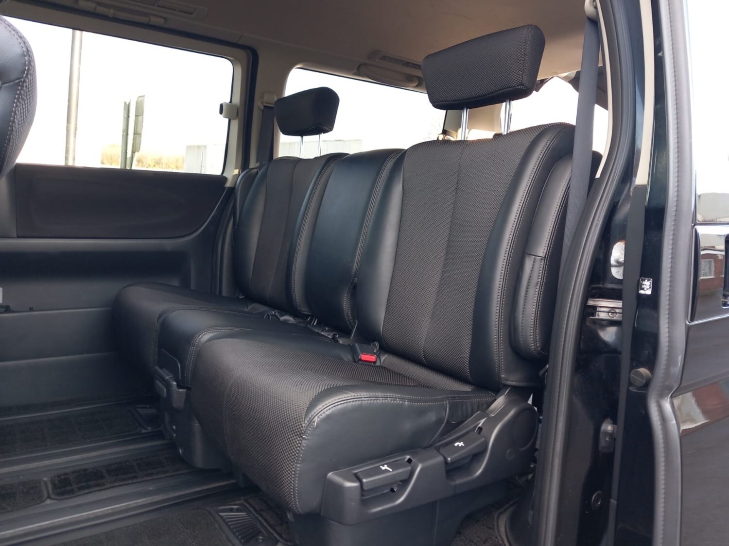 Used Nissan Elgrand 2005 for sale - 76316562: Photo 21