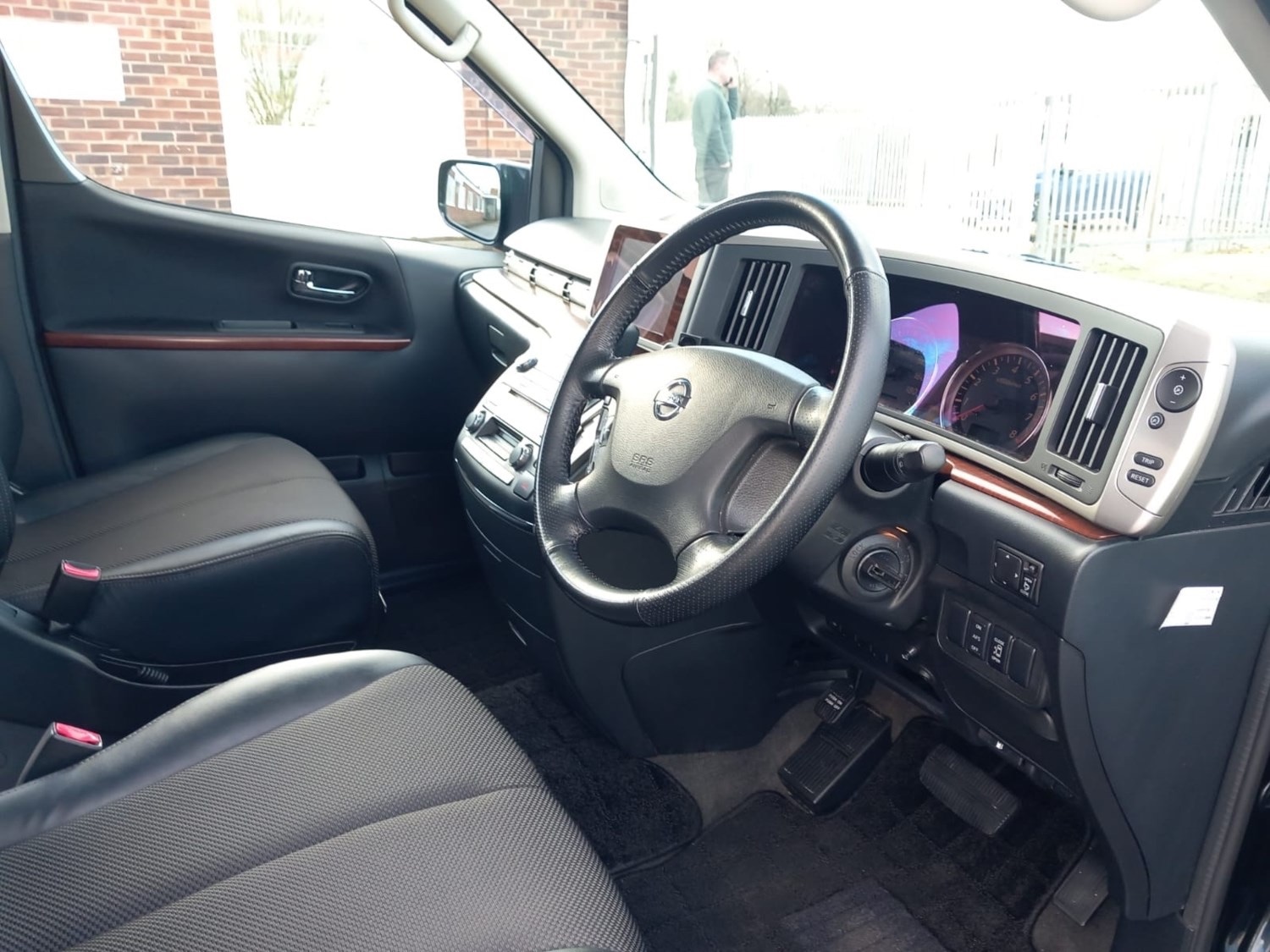 Used Nissan Elgrand 2005 for sale - 76316562: Photo 5