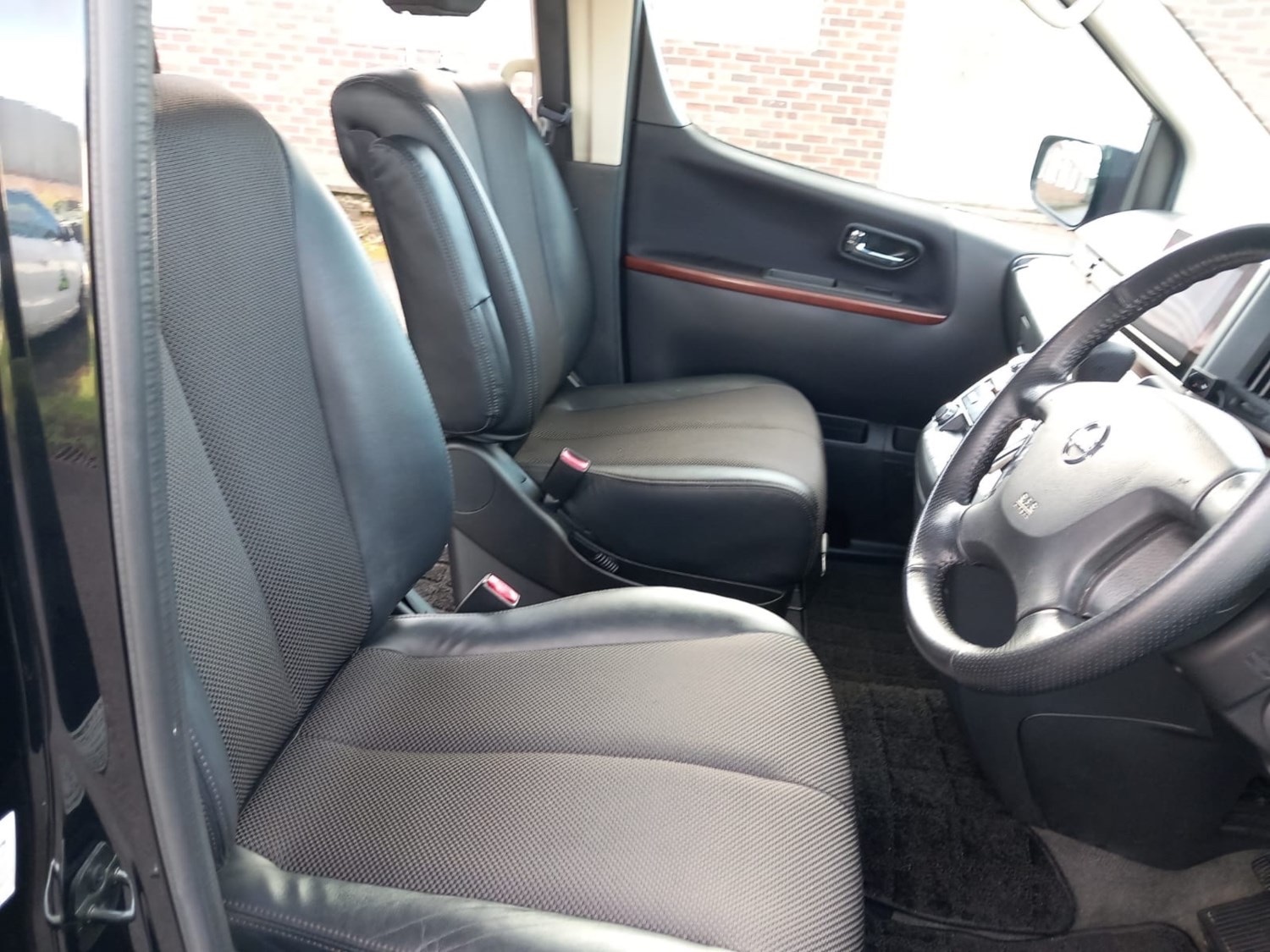 Used Nissan Elgrand 2005 for sale - 76316562: Photo 9