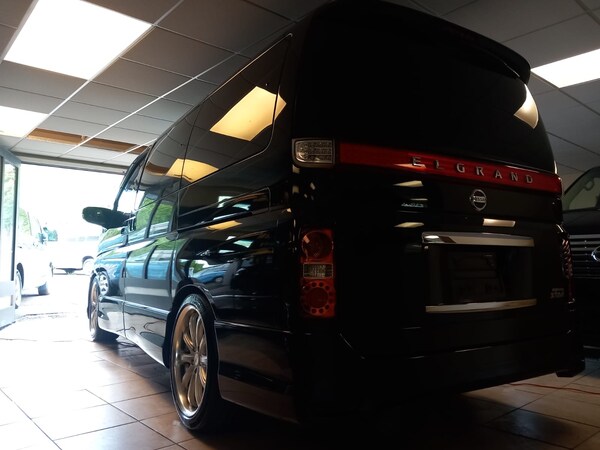 Used Nissan Elgrand 2009 for sale - 74683204: Photo 2