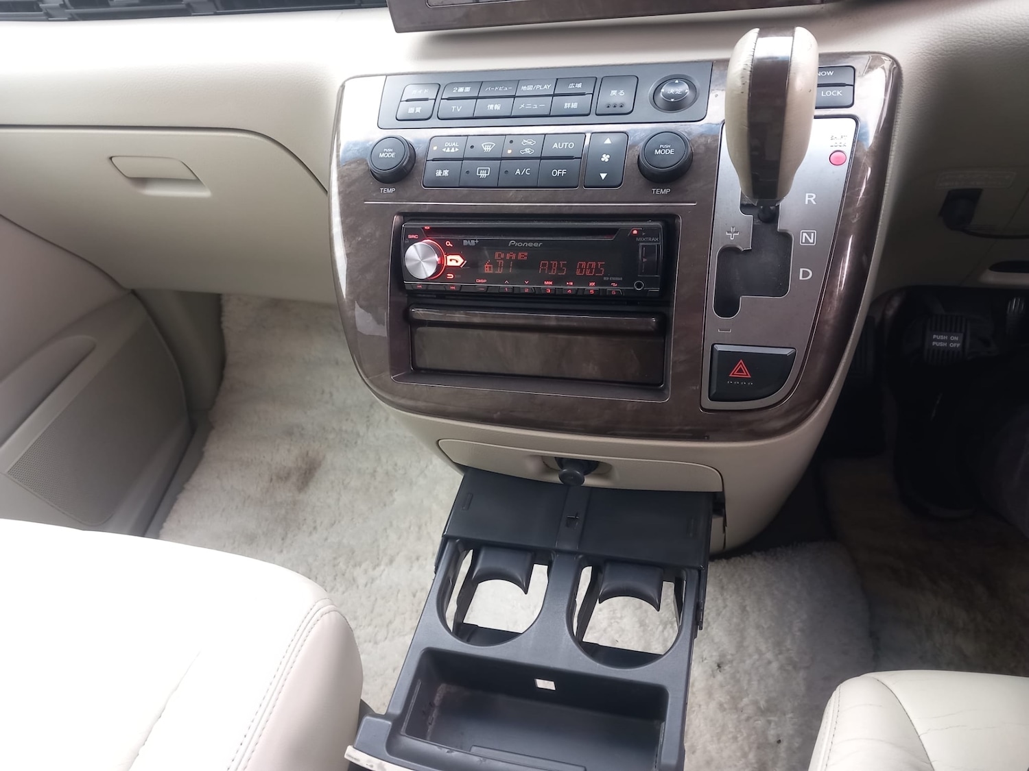 Used Nissan Elgrand 2017 for sale - 77663052: Photo 10