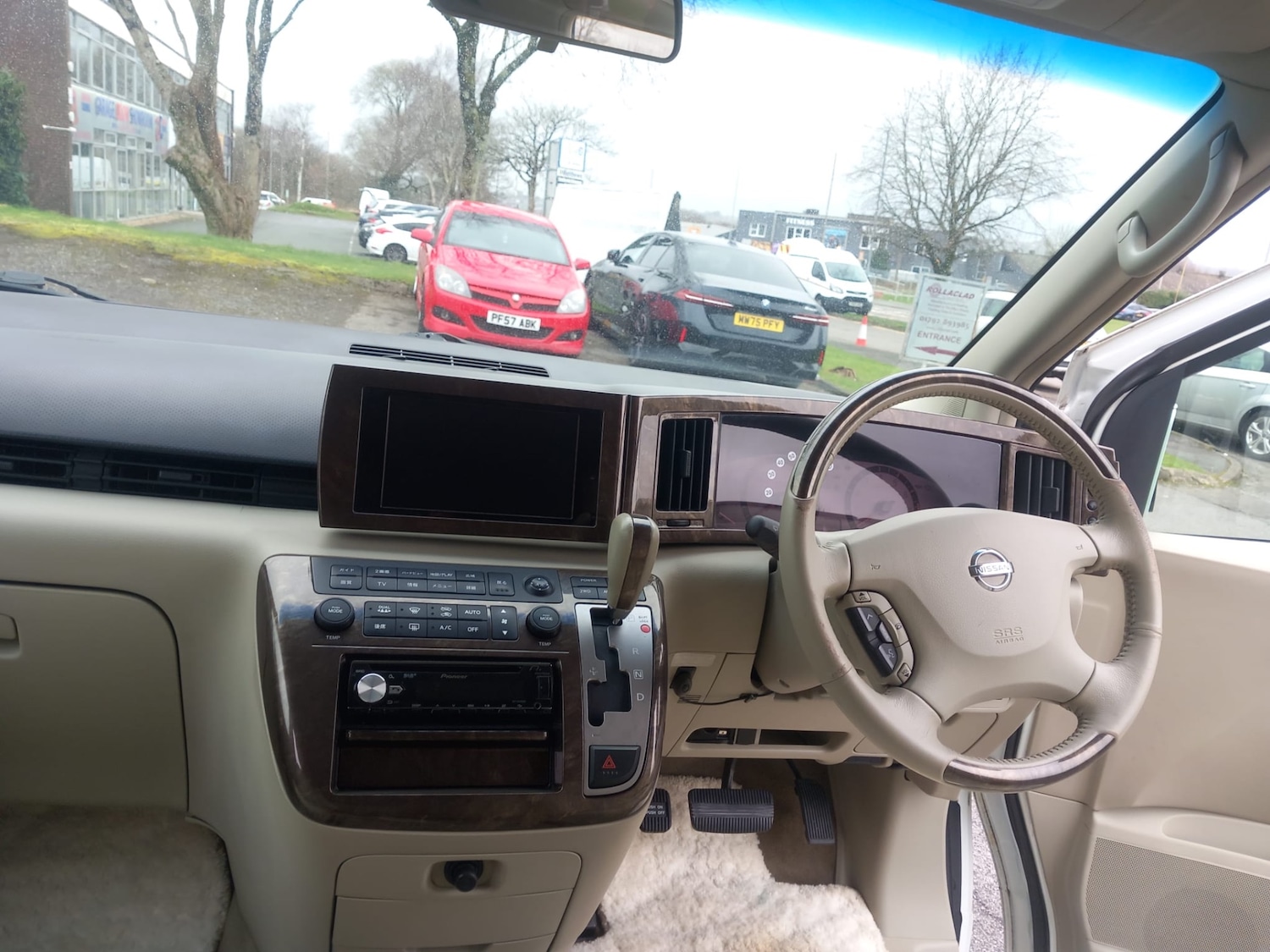 Used Nissan Elgrand 2017 for sale - 77663052: Photo 14