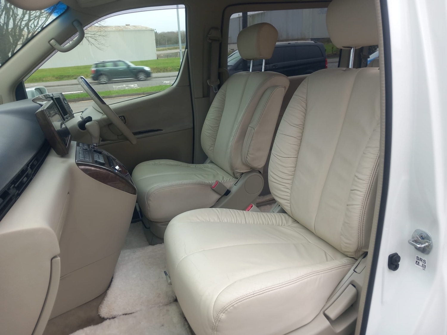 Used Nissan Elgrand 2017 for sale - 77663052: Photo 15