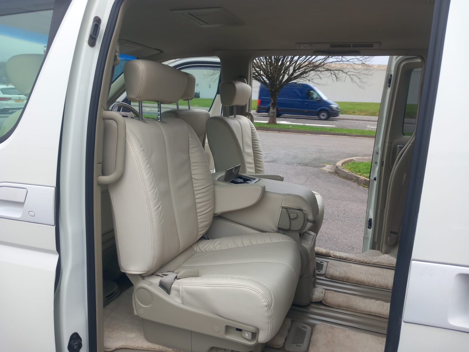 Used Nissan Elgrand 2017 for sale - 77663052: Photo 18