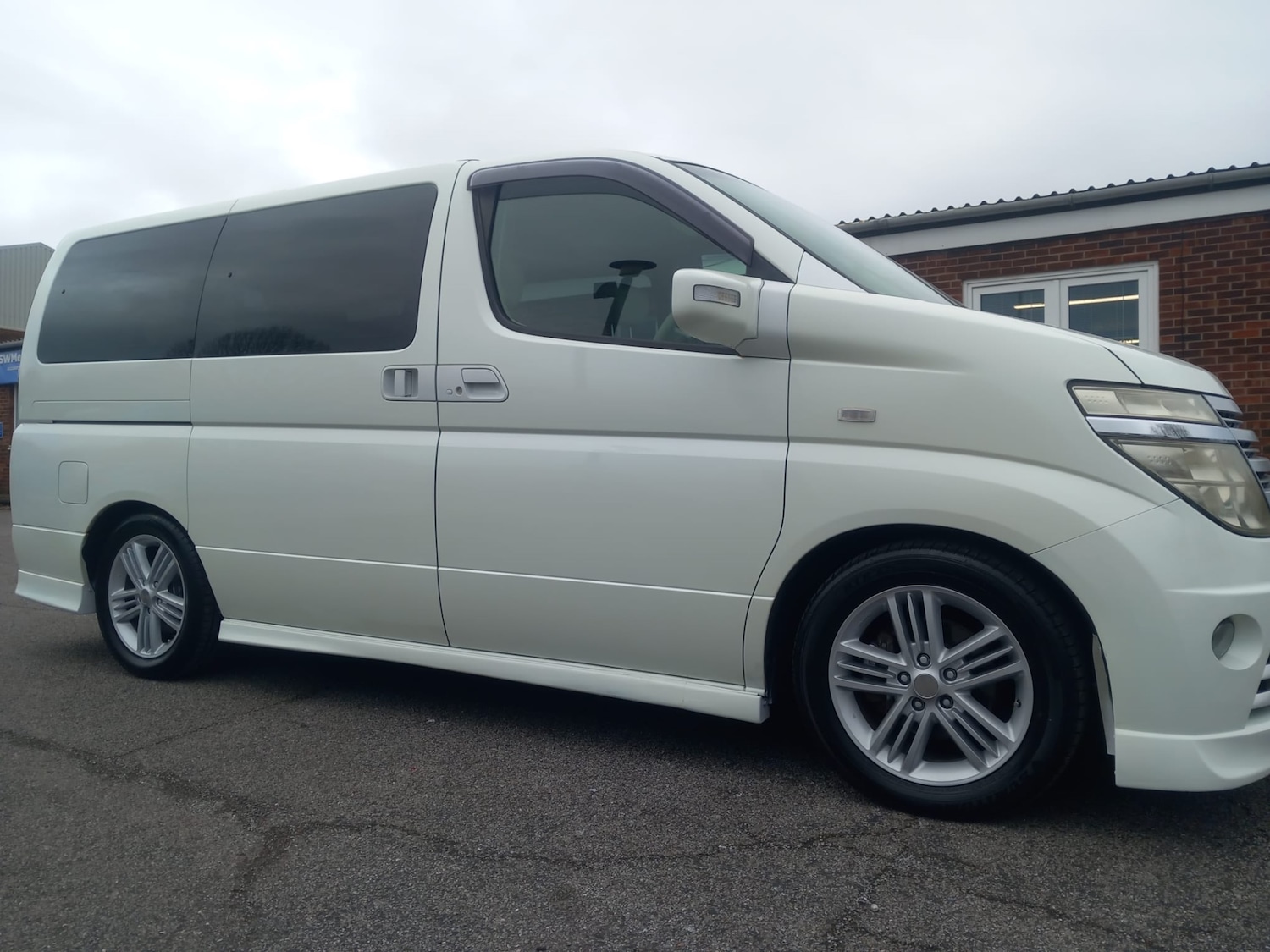 Used Nissan Elgrand 2017 for sale - 77663052: Photo 31
