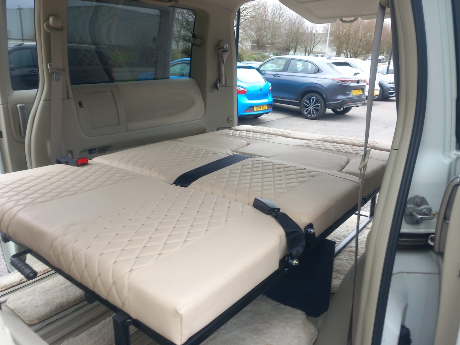 Used Nissan Elgrand 2017 for sale - 77663052: Photo 4