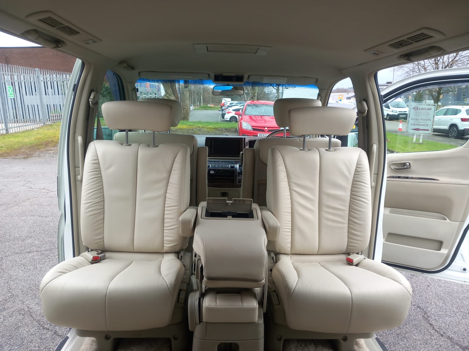 Used Nissan Elgrand 2017 for sale - 77663052: Photo 6