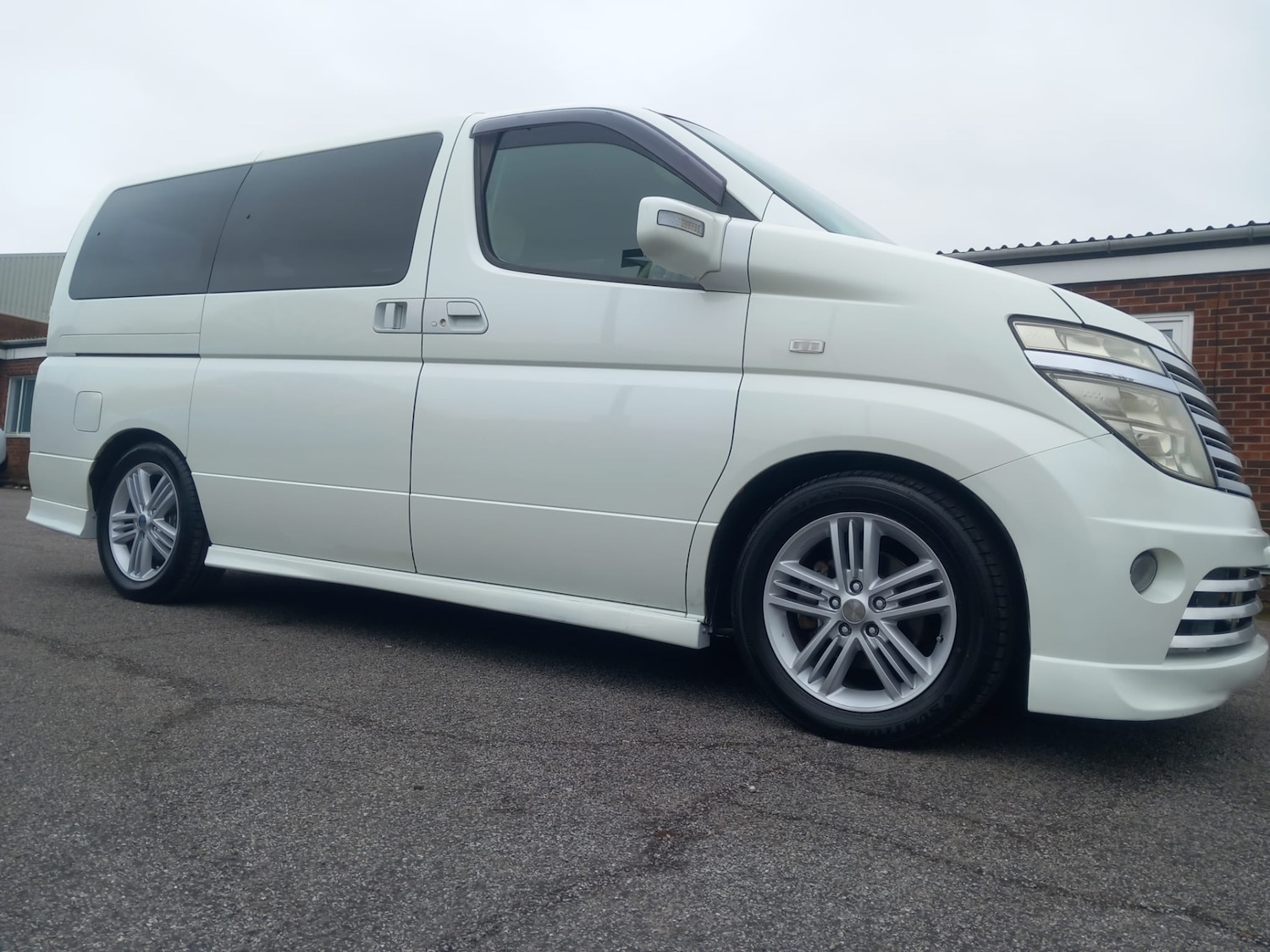 Used Nissan Elgrand 2017 for sale - 77663052: Photo 8