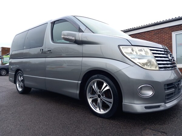 Used Nissan Elgrand 2004 for sale - 73056105: Photo 1