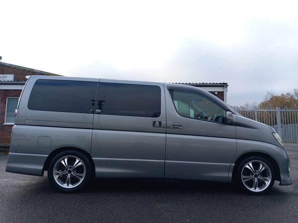 Used Nissan Elgrand 2004 for sale - 73056105: Photo 3