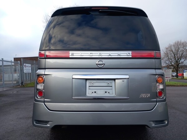Used Nissan Elgrand 2004 for sale - 73056105: Photo 4