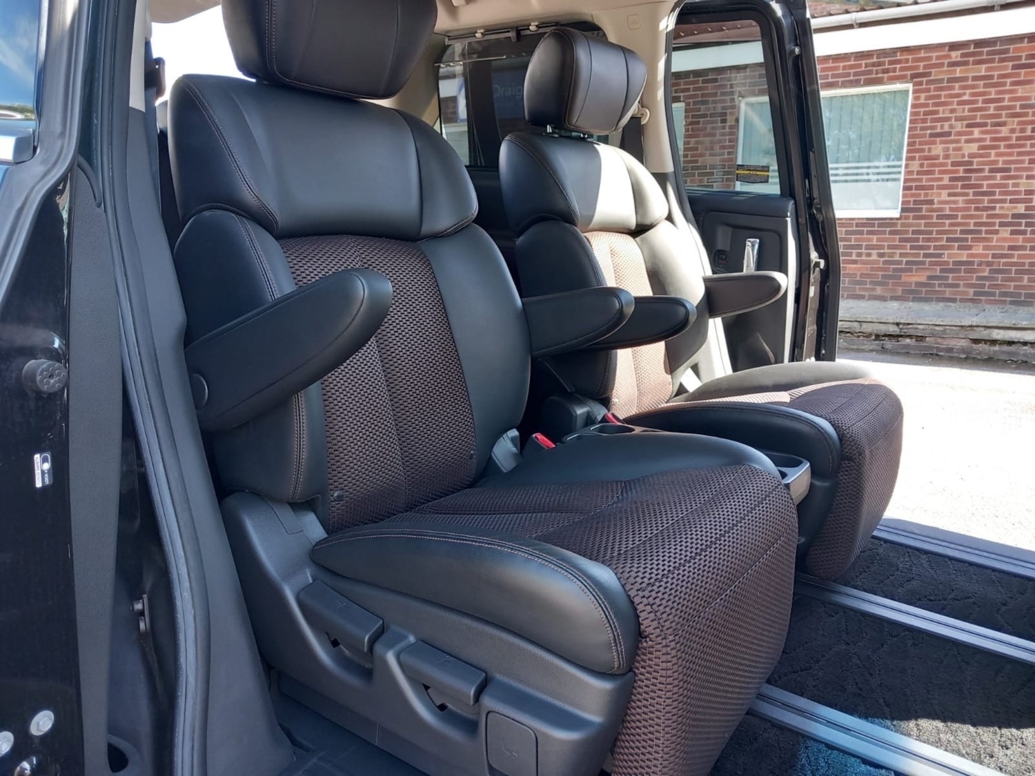 Used Nissan Elgrand 2010 for sale - 76309888: Photo 25