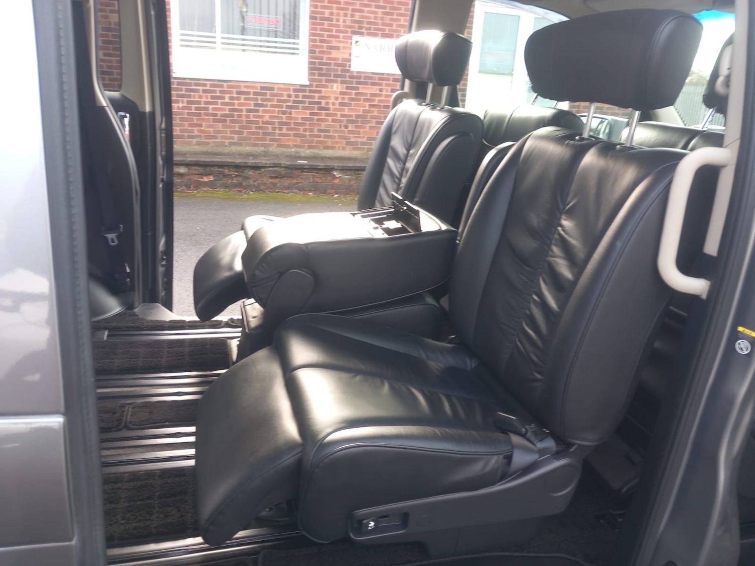 Used Nissan Elgrand 2025 for sale - 77283640: Photo 2