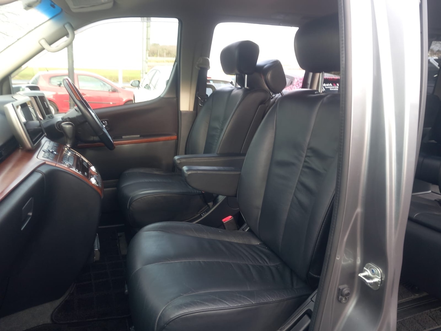 Used Nissan Elgrand 2025 for sale - 77283640: Photo 4
