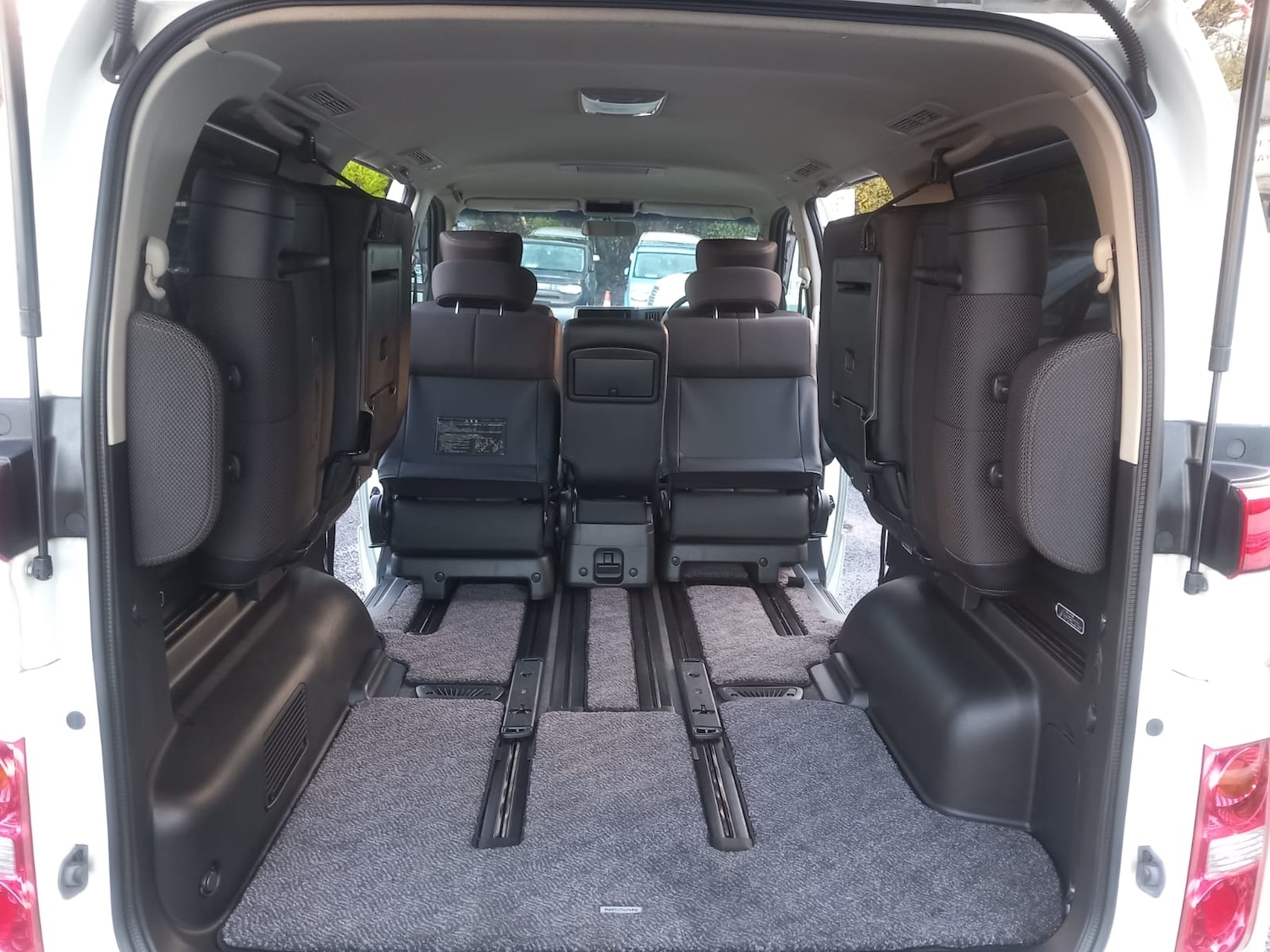 Used Nissan Elgrand 2025 for sale - 76791349: Photo 12