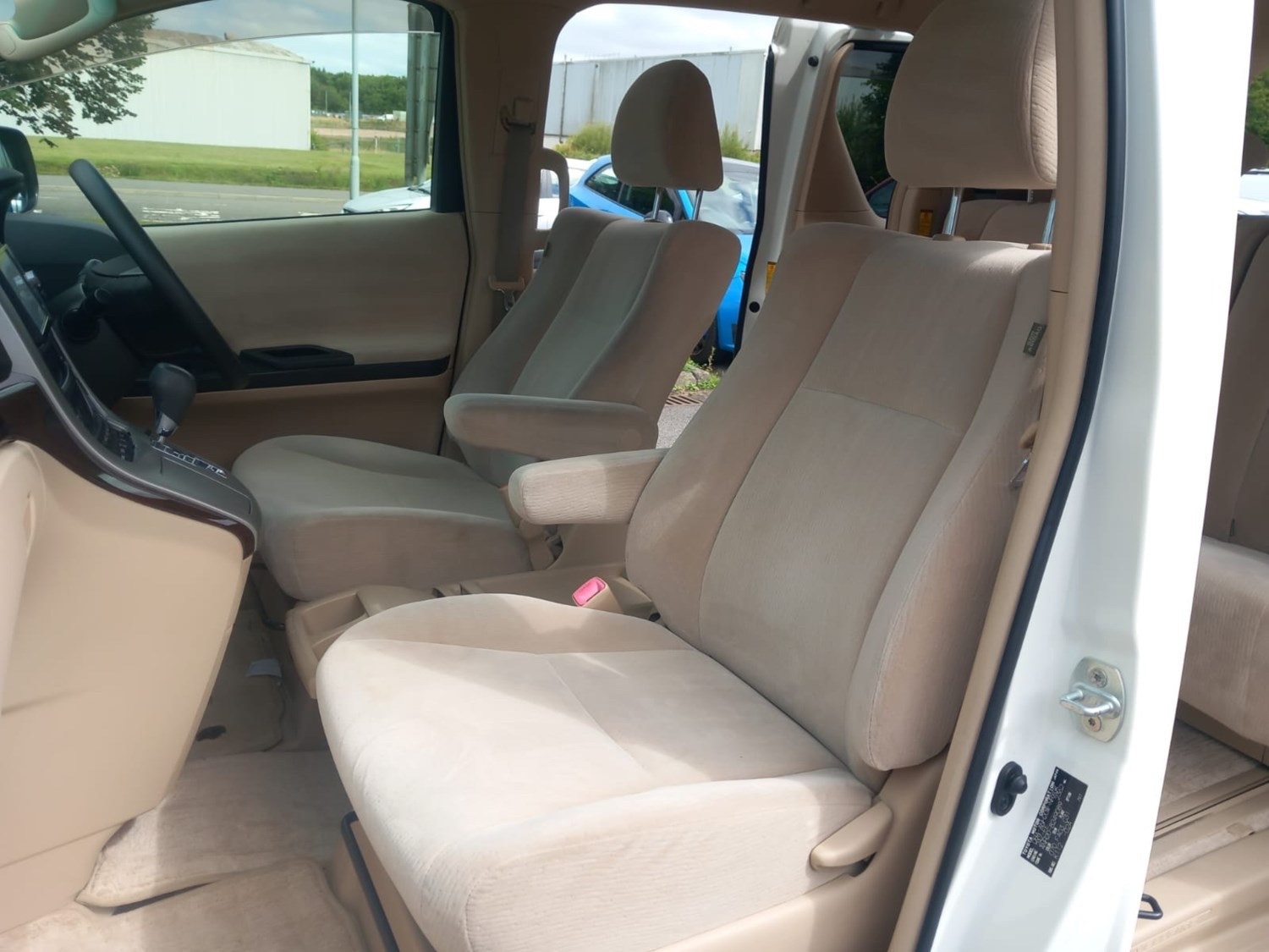 Used Toyota Vellfire 2012 for sale - 76319227: Photo 26