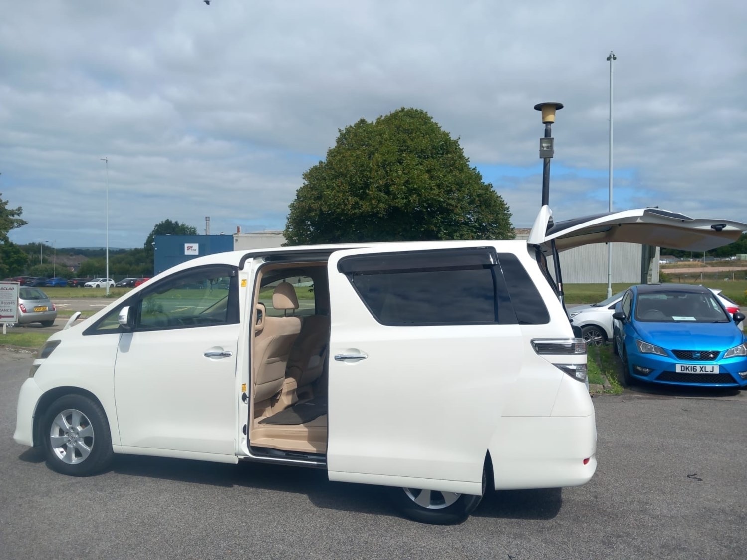 Used Toyota Vellfire 2012 for sale - 76319227: Photo 27