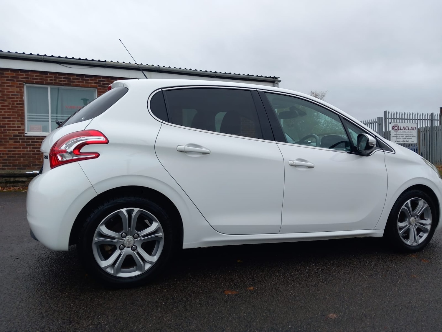 Used Peugeot 208 2012 for sale - 76401956: Photo 14